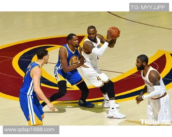 2017年骑士与勇士精彩对决全场录像回顾与分析